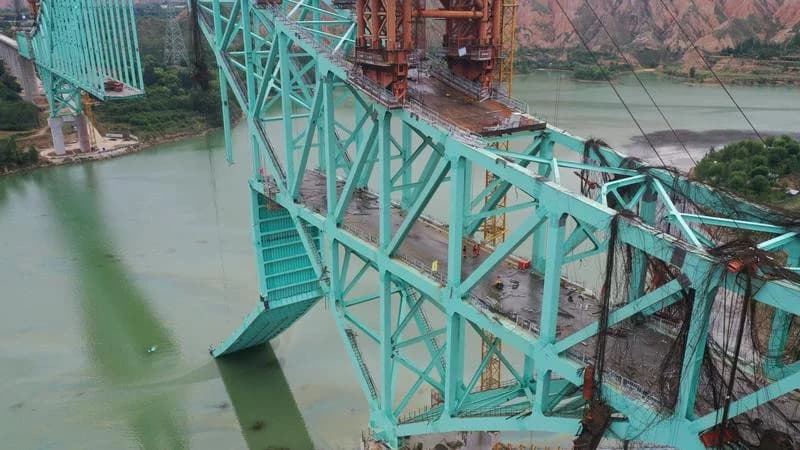 Çin’de Korkunç Kaza: Köprü Çöktü, 12 İşçi Hayatını Kaybetti
