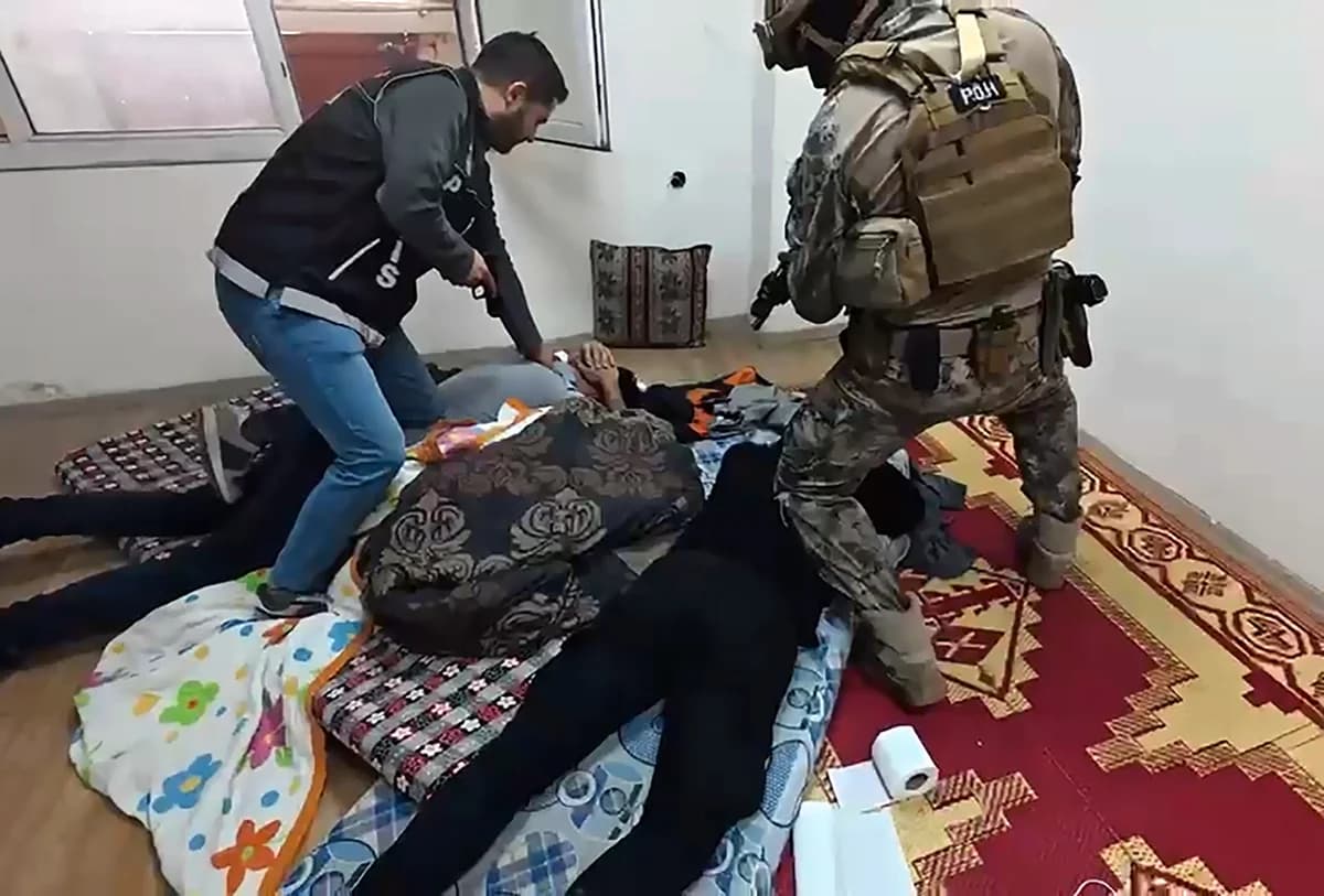 Adana’da Uyuşturucu Hap Üretim Üssüne Baskın: 9 Gözaltı