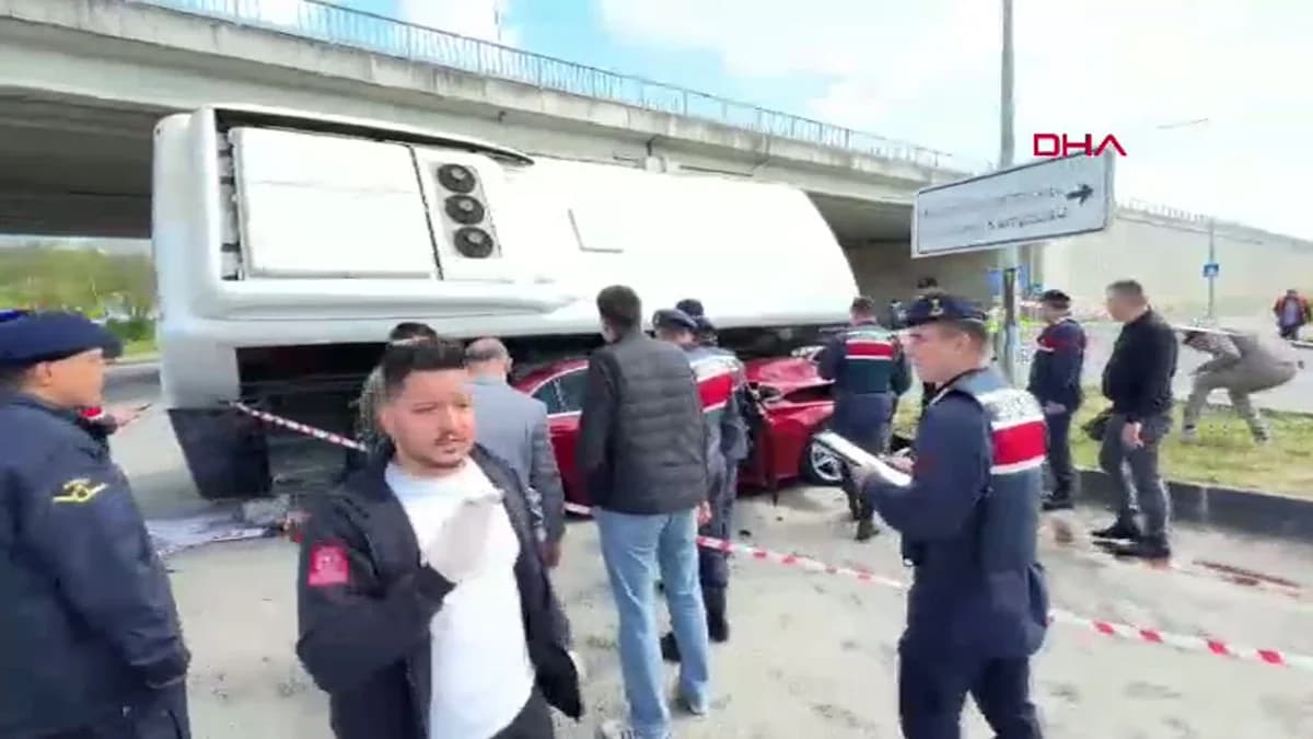 Bartın’da Kan Donduran Kaza: Halk Otobüsü Otomobilin Üzerine Devrildi, Yaralılar Var!