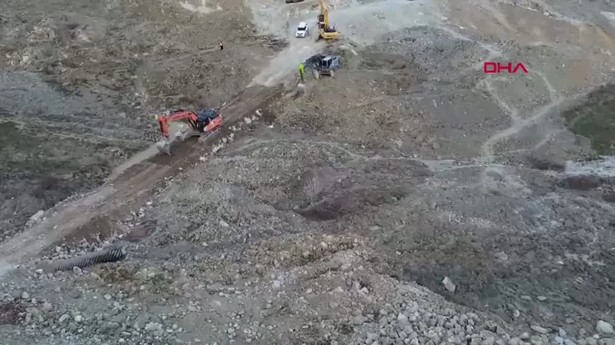 Hakkari-Van Karayolu 6 Gün Sonra Ulaşıma Açıldı: Alternatif Güzergah Belirlendi