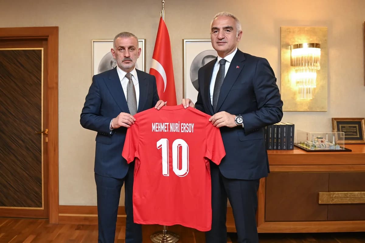 Bakan Ersoy, TFF Başkanı Hacıosmanoğlu ile Dünya Kupası Hazırlıklarını Görüştü