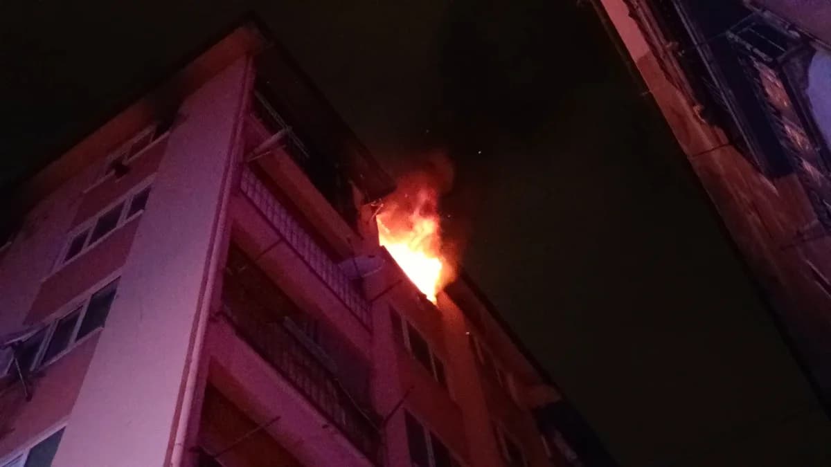 Bursa’da Apartman Dairesinde Korkutan Yangın: Daire Küle Döndü, Sakinler Tahliye Edildi