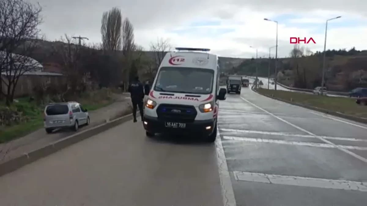 Burdur’da Yağmurun Etkisiyle Refüje Çıkan Araçta Sürücü Yaralandı