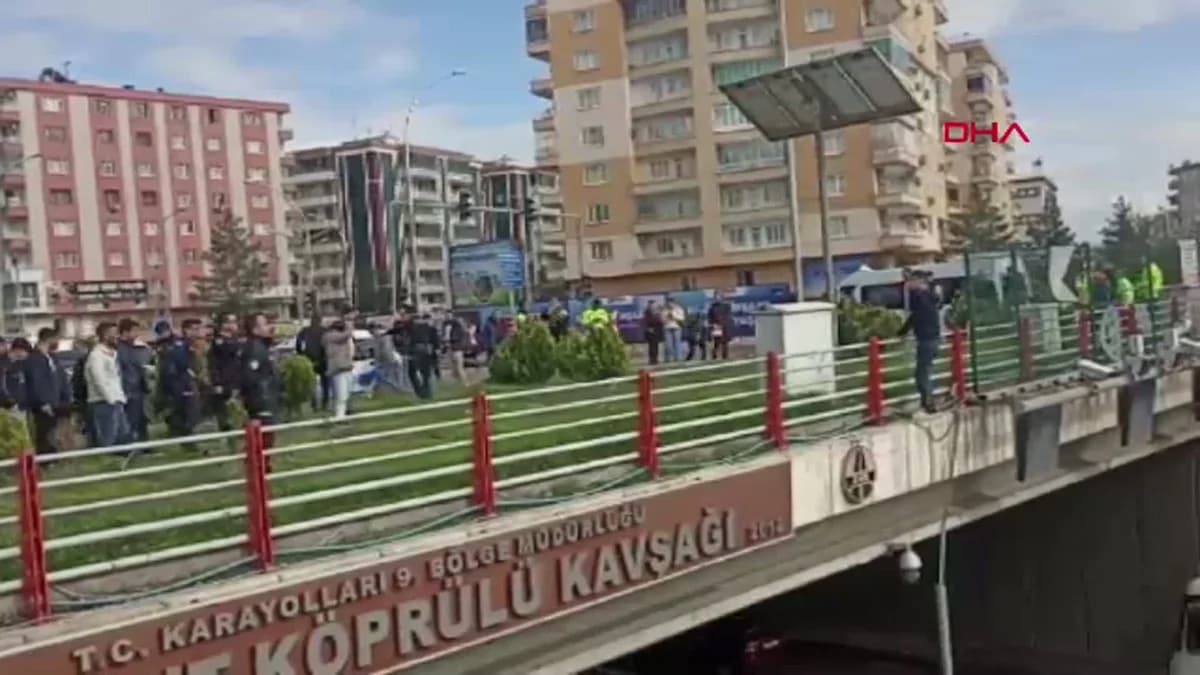 Polis, Diyarbakır’da Üst Geçitten Atlama Girişiminde Bulunan Kişiyi Kurtardı