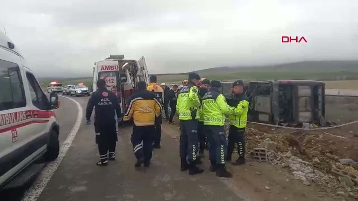 Aksaray’da Tur Otobüsü Devrildi: 20 Yaralı