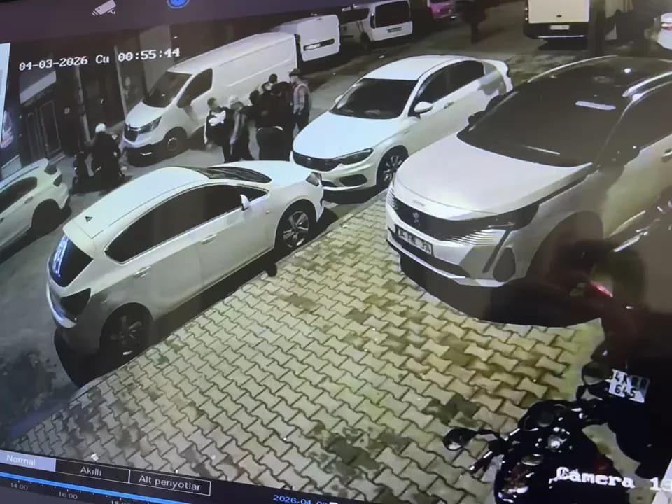 Esenler’de Hızla Yaygınlaşan Hırsızlık Olayı: Kurye Motosikletten Sipariş ve Şarj Cihazı Çalındı