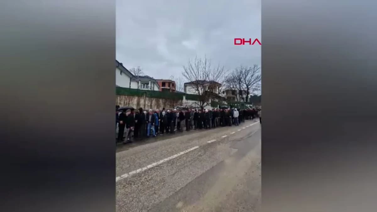 Bursa’nın Cerrah Mahallesi’nde 60 Yıllık Bayramlaşma Geleneği