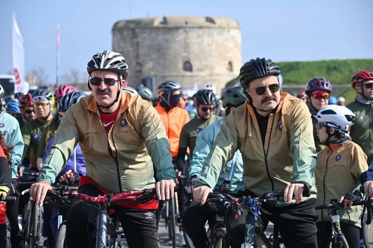 Çanakkale’de Şehitlere Saygı İçin Bisiklet Turu Düzenlendi