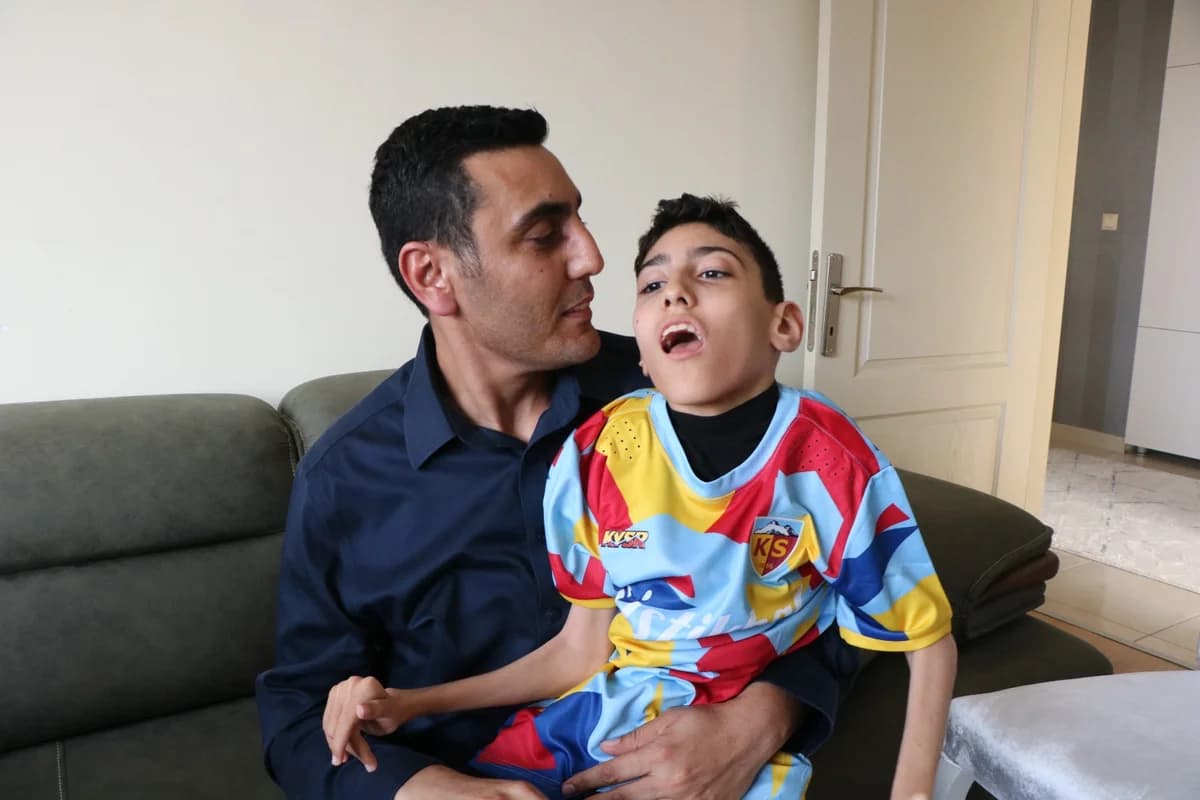Serebral Palsi Hastası Halim’in Maç Seremonisine Çıkma Hayali Gerçek Oldu