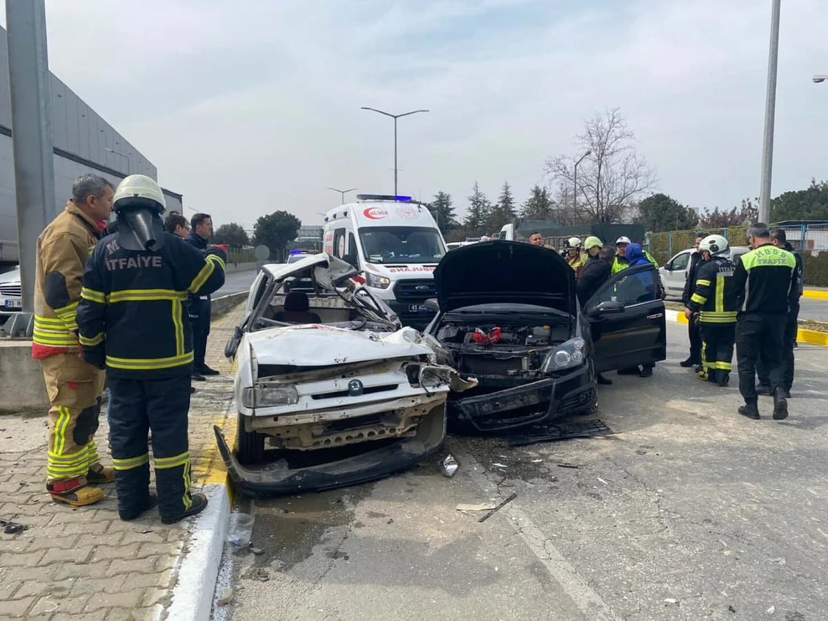 Manisa’da Trafik Kazası: Kamyonet Sürücüsü Hayatını Kaybetti