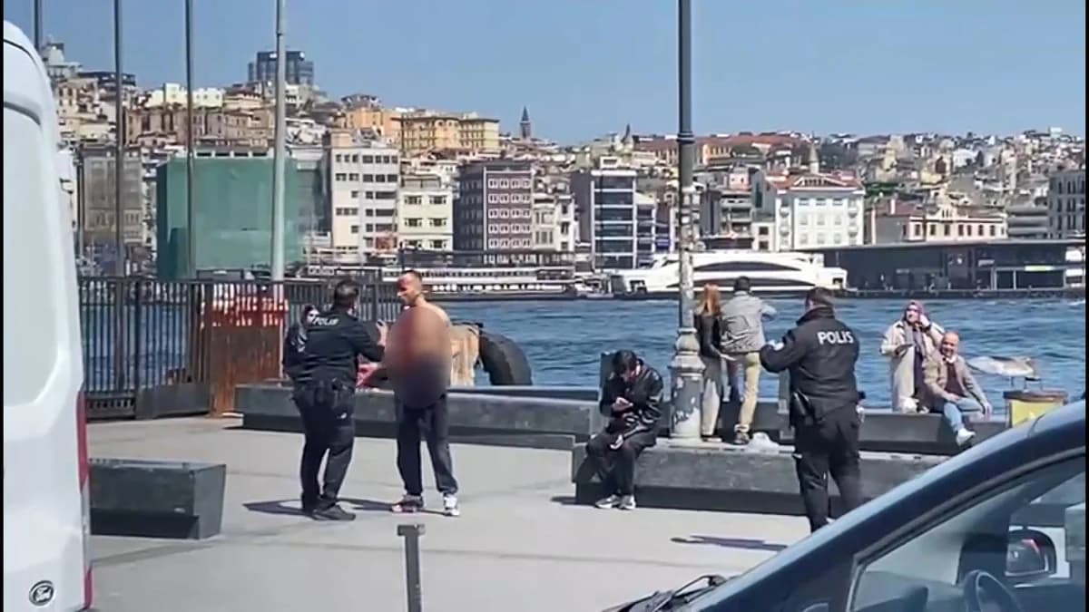 Fatih’te Büfeden Aldığı Döner Bıçağıyla Kendini Yaraladı