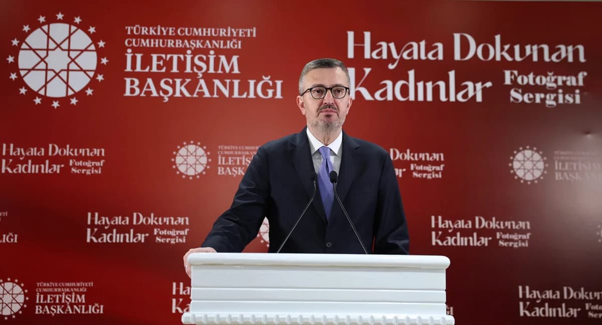 Burhanettin Duran, ‘Hayata Dokunan Kadınlar’ Sergisinde Kadınların Gücünü Vurguladı