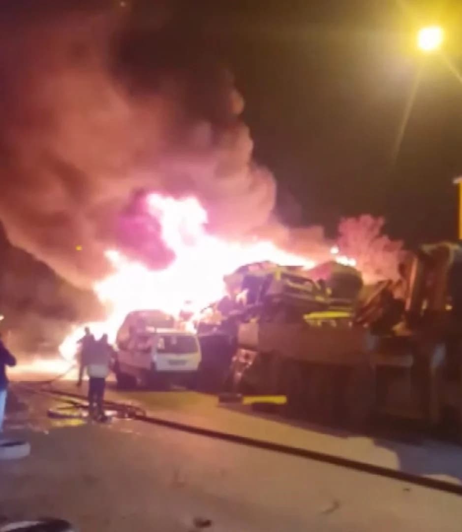 Ankara’da Hurda Araç Yangını: 100 Araç Küle Döndü