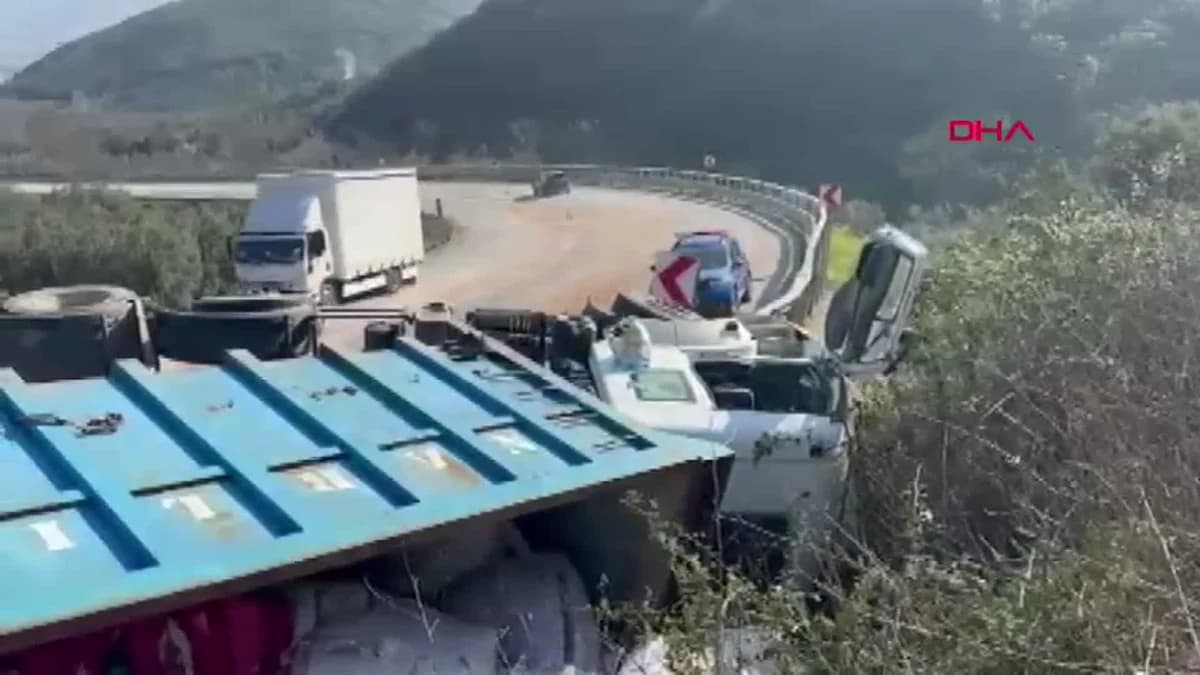 Bursa’da Kamyon Devrildi: 3 Yaralı