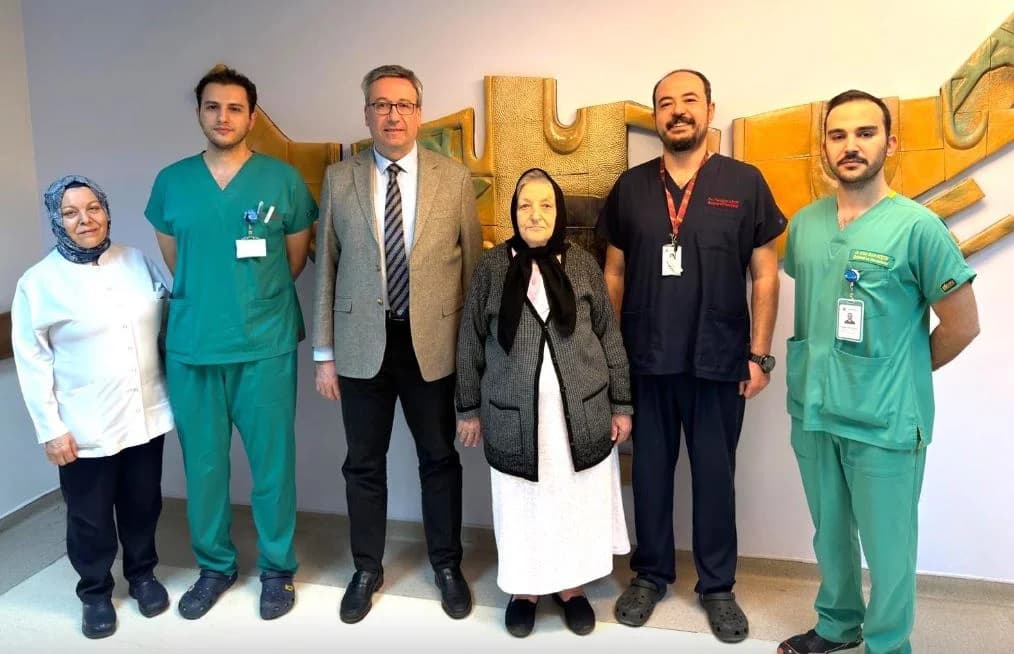 Kayseri’de 72 Yaşındaki Hastadan 3,7 Kilogramlık Tümör Başarıyla Çıkarıldı