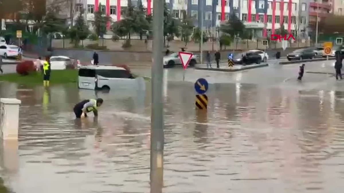 Batman’da Sağanak Yağış Sorunlara Yol Açtı
