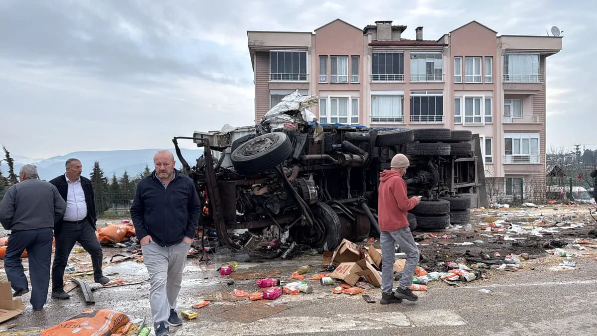Fren Arızası Olan Kamyon 4 Araca Çarptı: 19 Yaralı