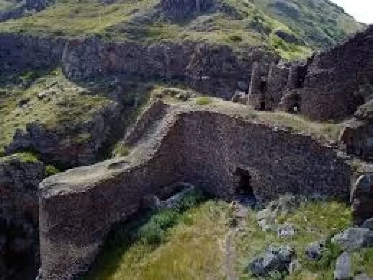 Şeytan Kalesi ve Ardahan: Doğanın ve Tarihin Buluştuğu Yer 1