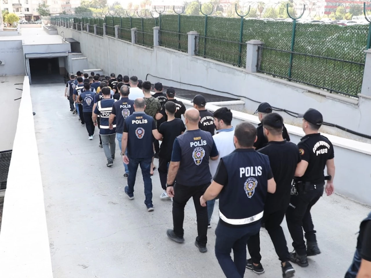 Mersin’de Yasa Dışı Bahis Operasyonu: 18 Kişi Tutuklandı