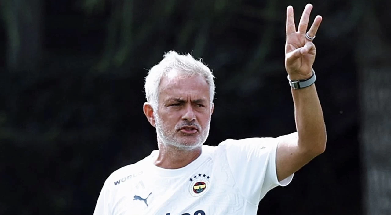 Fenerbahçe'nin Türk oyuncuları Mourinho'nun gözüne giremedi: Sadece İsmail Yüksek düzenli oynuyor