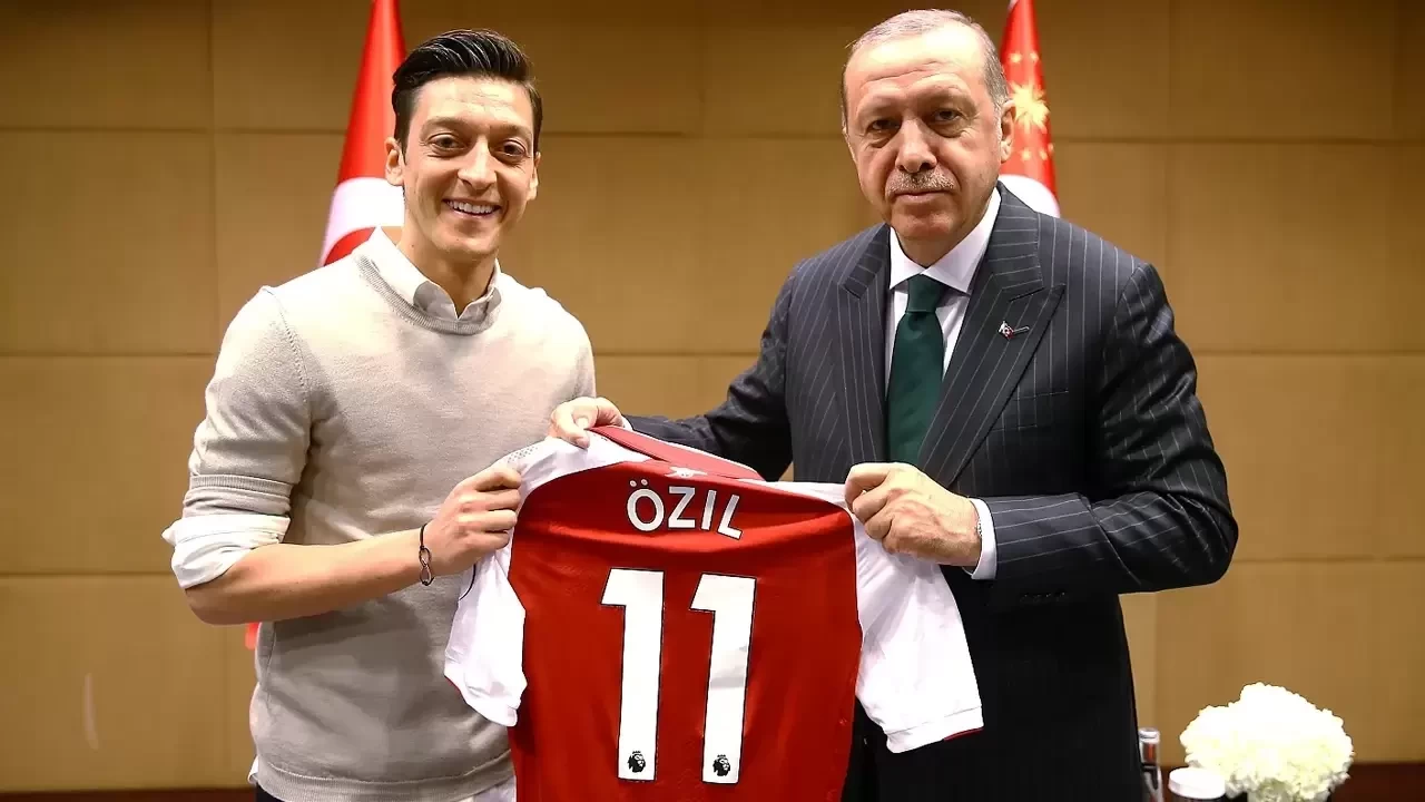 Mesut Özil AK Parti MKYK Üyesi Oldu! Siyasete Resmen Adım Attı