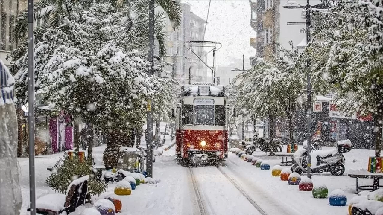 İstanbul'da Kar Yağışı Başladı! Hangi İlçeler Etkilendi?