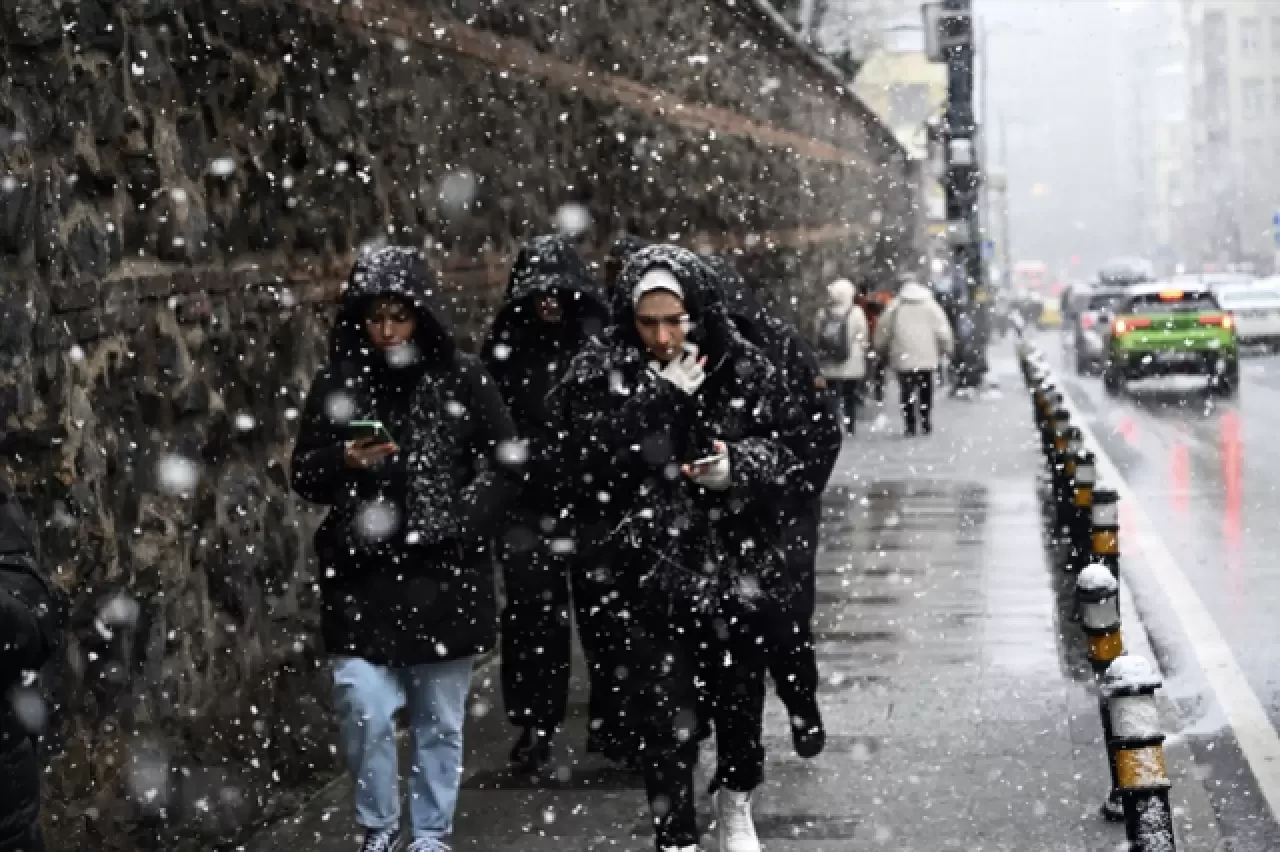 Meteoroloji Uyarısı: İstanbul’da Sıcaklıklar Eksi 5’e Düşerken Kar Devam Ediyor