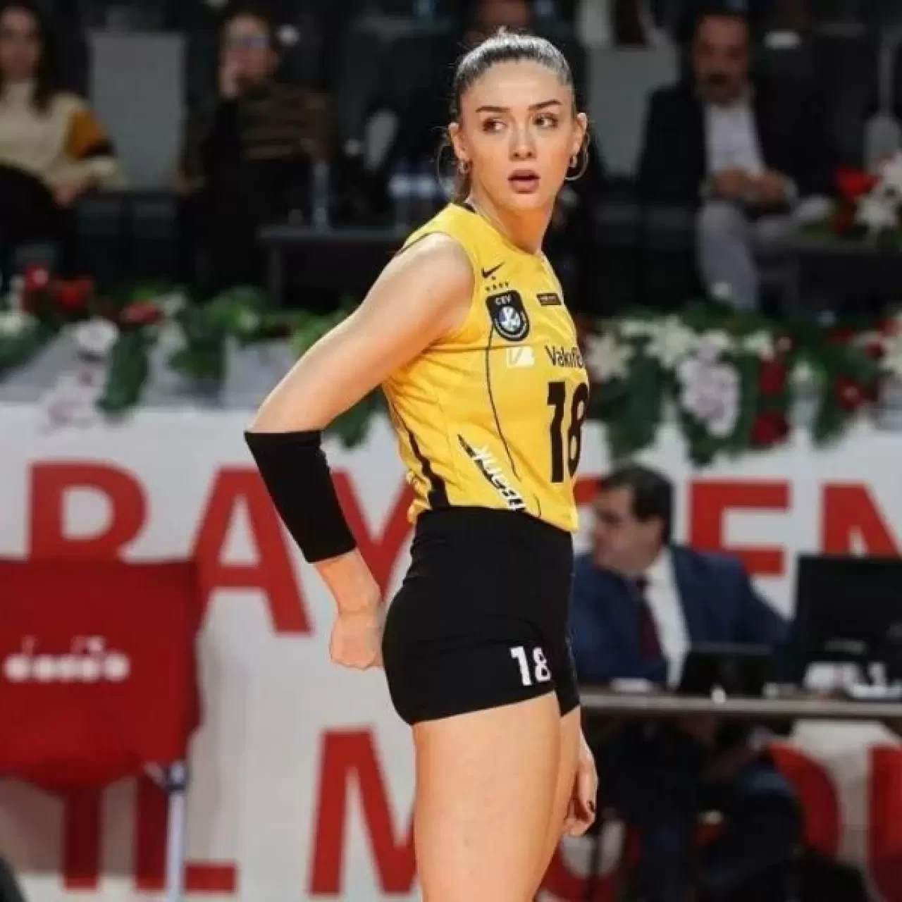 Fenerbahçe, Zehra Güneş İçin Harekete Geçti! VakıfBank’la Görüşmeler Sıkıştı