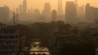 Bangkok'ta Tehlikeli Hava Kirliliği Alarmı: Okullar Tatil Edildi!