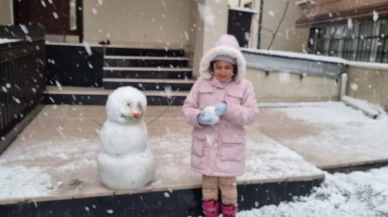 İstanbul’da Kar Yağışı Çocukları Sokağa Döktü: Kartopu ve Kardan Adam Şöleni!