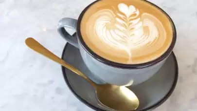 Flat White Kahvesi Nedir? Yumuşak mı, Sert mi? Latte ile Farkları