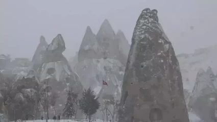 Karlarla Kaplanan Peribacaları Turistlerin İlgi Odağı Oldu