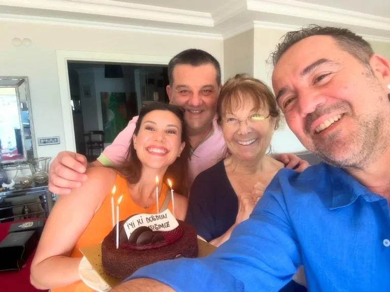 Ata Demirer’den romantik paylaşım: Yeni yaşına sevgilisiyle girdi