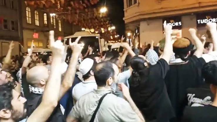 İstanbul’da Eylem Yasağına Rağmen Hilafet Gösterisi