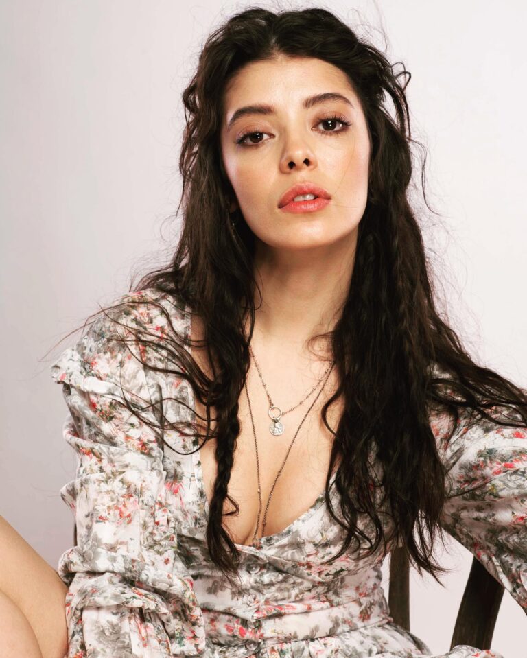 Selin Şekerci Güzelkoy dizisinde Mine karakteriyle geliyor