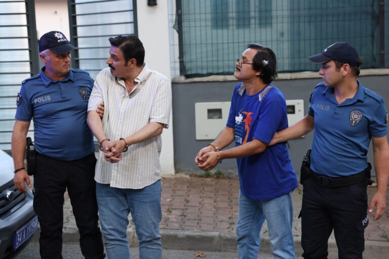 Geniş Aile 5 sinema izleyicisini kahkahaya boğmaya geliyor