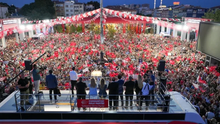 CHP mitingine destek veren TİP’liler slogan gerekçesiyle gözaltında