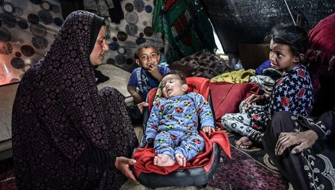Gazze’de bir can daha açlığa yenildi: 8 aylık Nur bebek hayatını kaybetti
