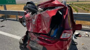 Niğde tır otomobil çarpışması sonucu oluşan hasar