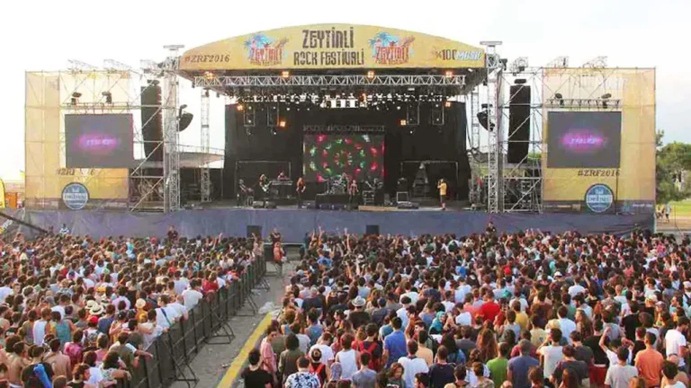 Zeytinli Rock Festivali 2025 İstanbul’a Taşınıyor! İşte Detaylar