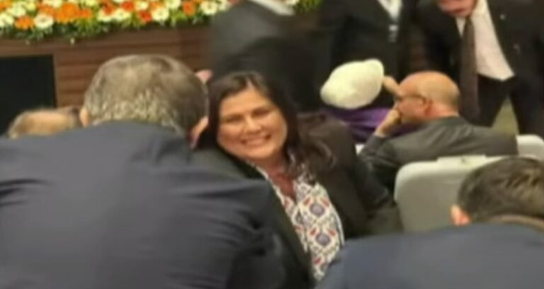Çerçioğlu’nun AKP’ye Transferi CHP’de Şok Etkisi Yarattı: ‘Hapse Girmedim Gülüşü’ Yorumu!